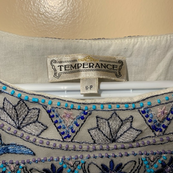 Handmade embroidery blouse with cute detailing - Picture 3 of 4